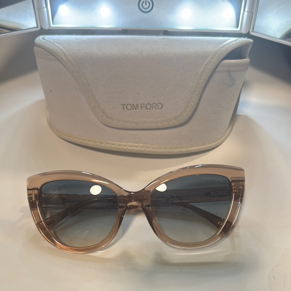Like new Tom Ford Women's Sunglasses
